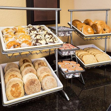 Residence Inn By Marriott Fort Collins Bagian luar foto