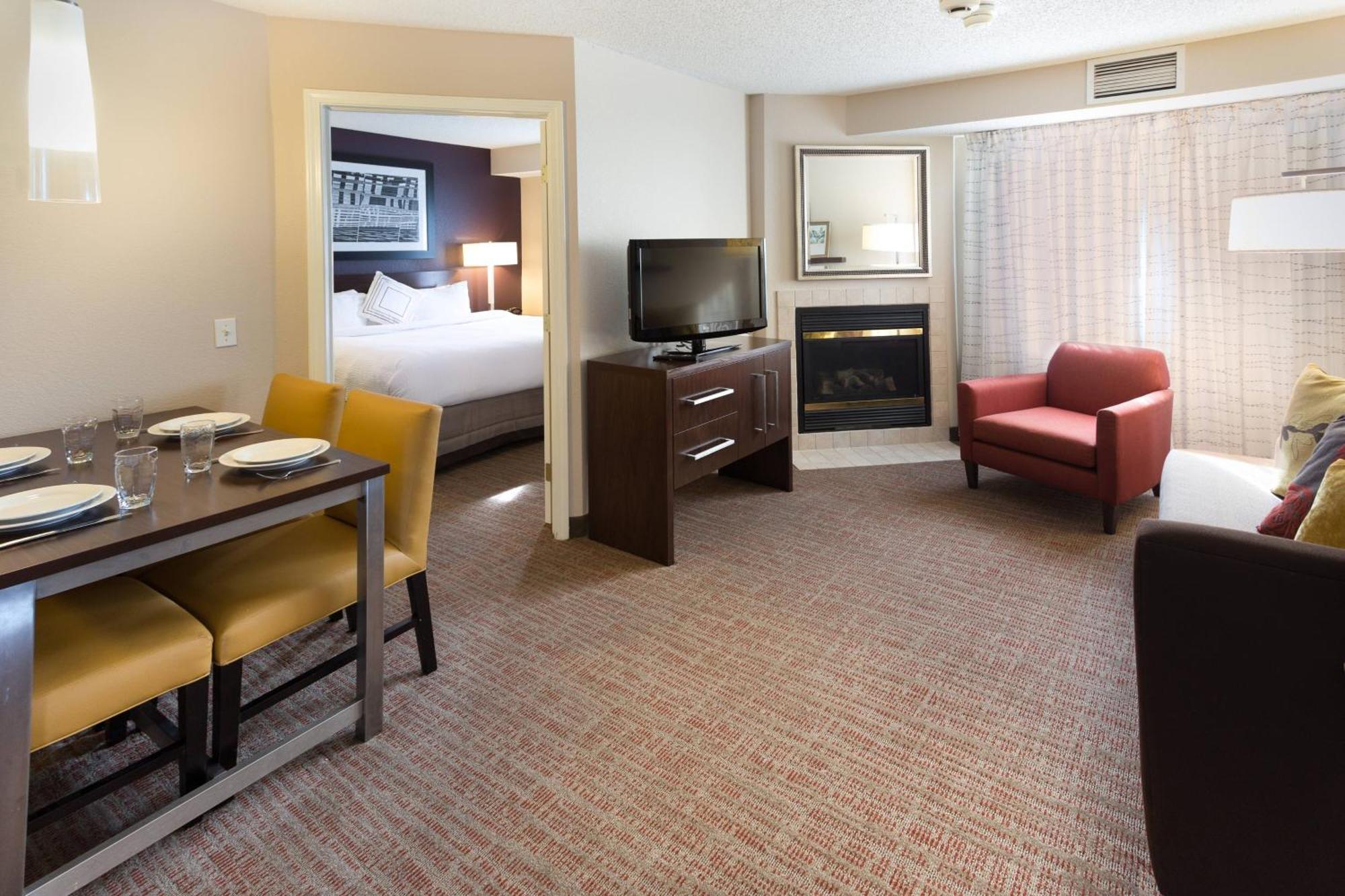 Residence Inn By Marriott Fort Collins Bagian luar foto