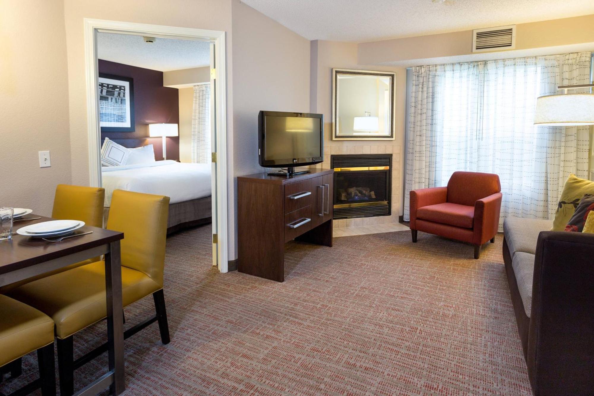 Residence Inn By Marriott Fort Collins Bagian luar foto