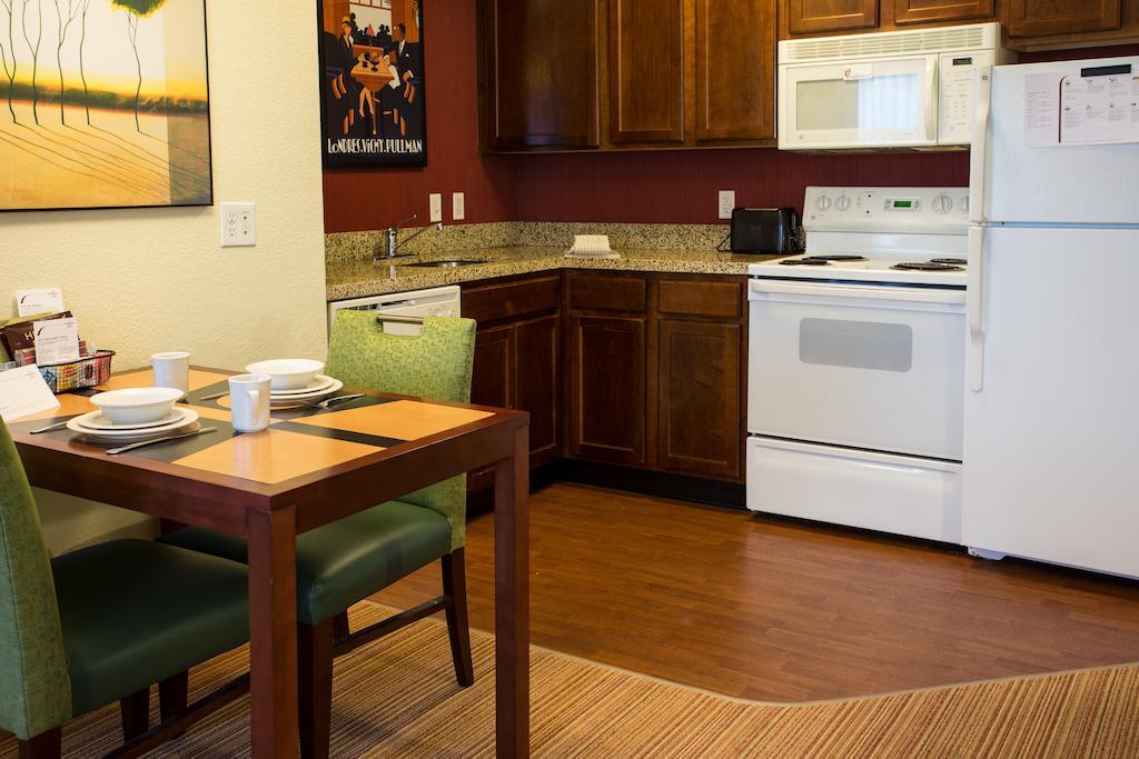 Residence Inn By Marriott Fort Collins Bagian luar foto