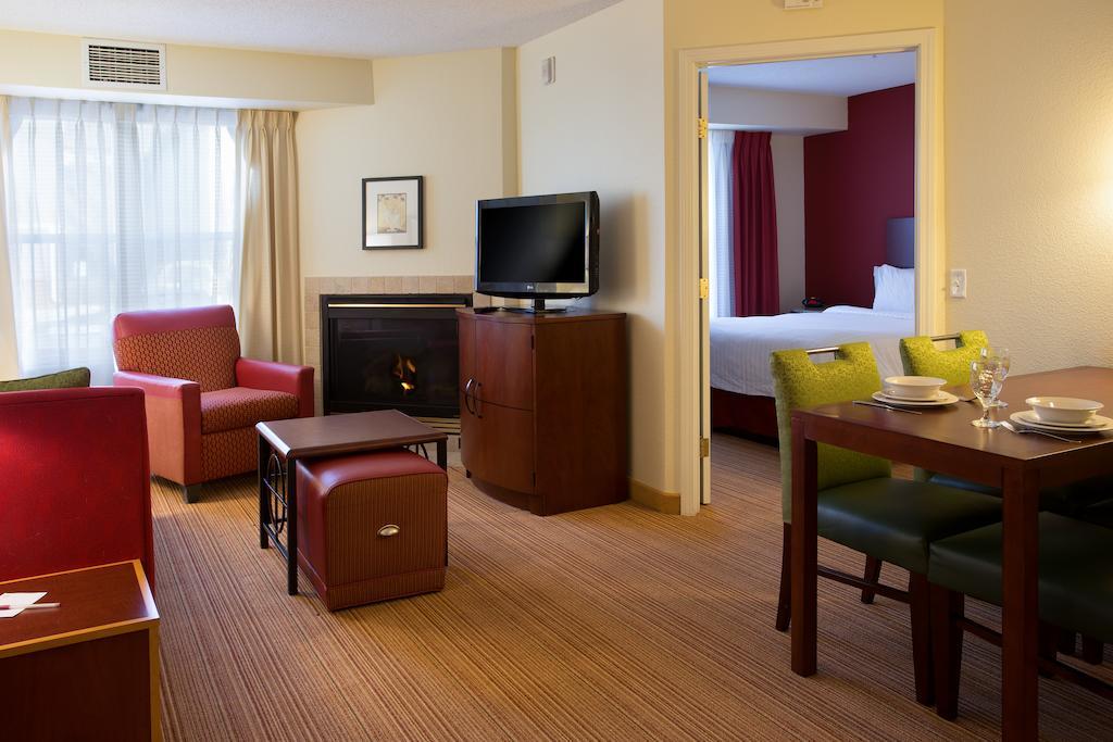 Residence Inn By Marriott Fort Collins Bagian luar foto