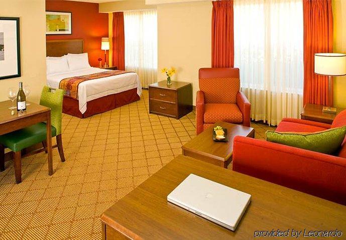 Residence Inn By Marriott Fort Collins Bagian luar foto