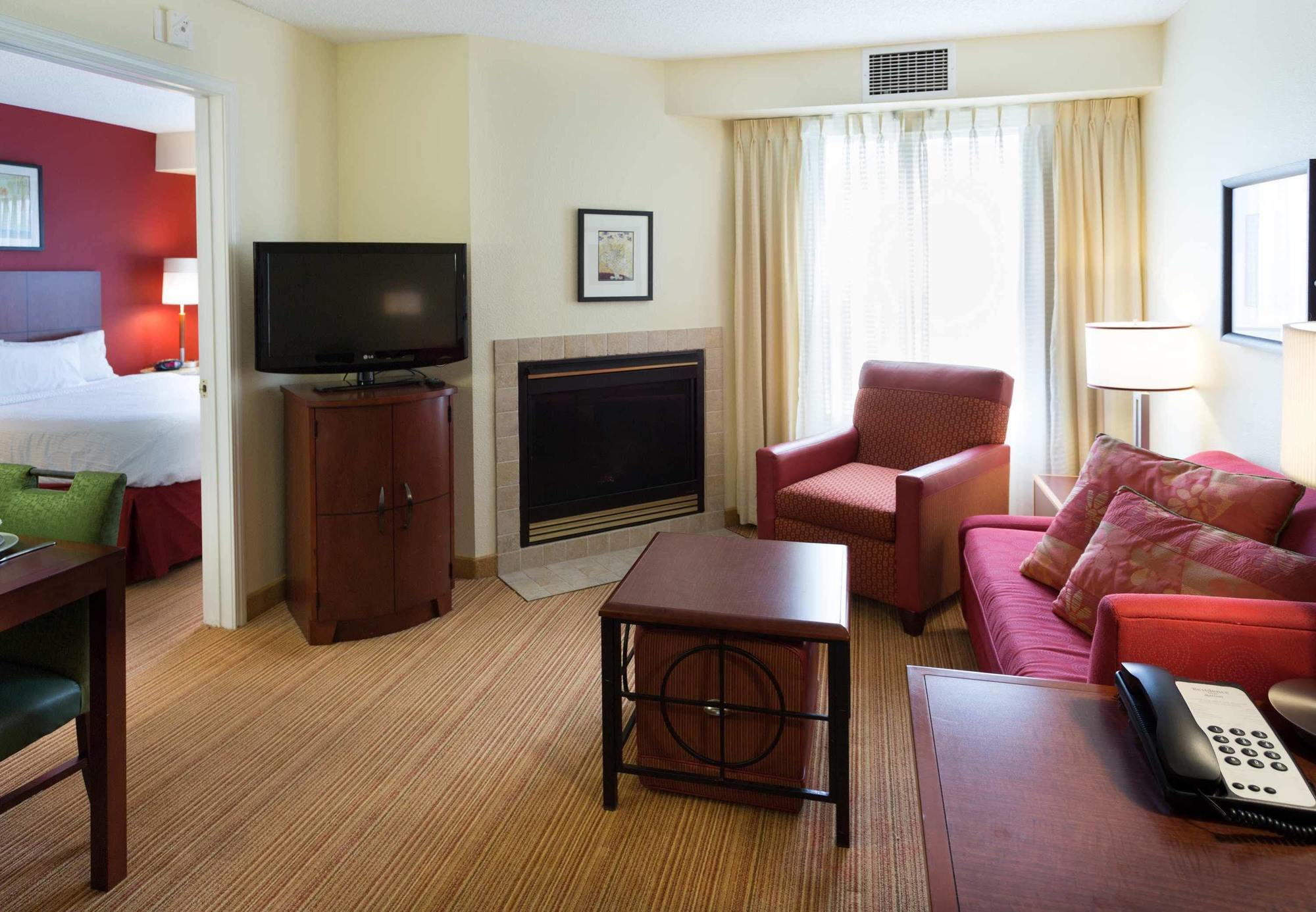 Residence Inn By Marriott Fort Collins Bagian luar foto